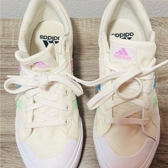 Adidas Bravada 2.0 Platform - Size 8 - Picture 4 of 8